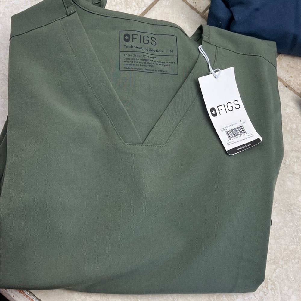 FIGS Forest Green V‑Neck Scrub Top